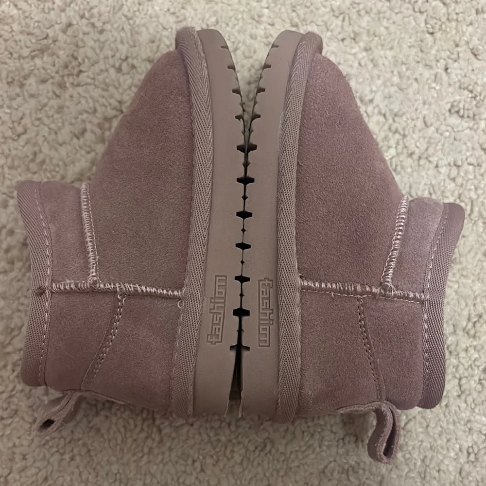 chic Mauve Faux-Shearling Kids Booties